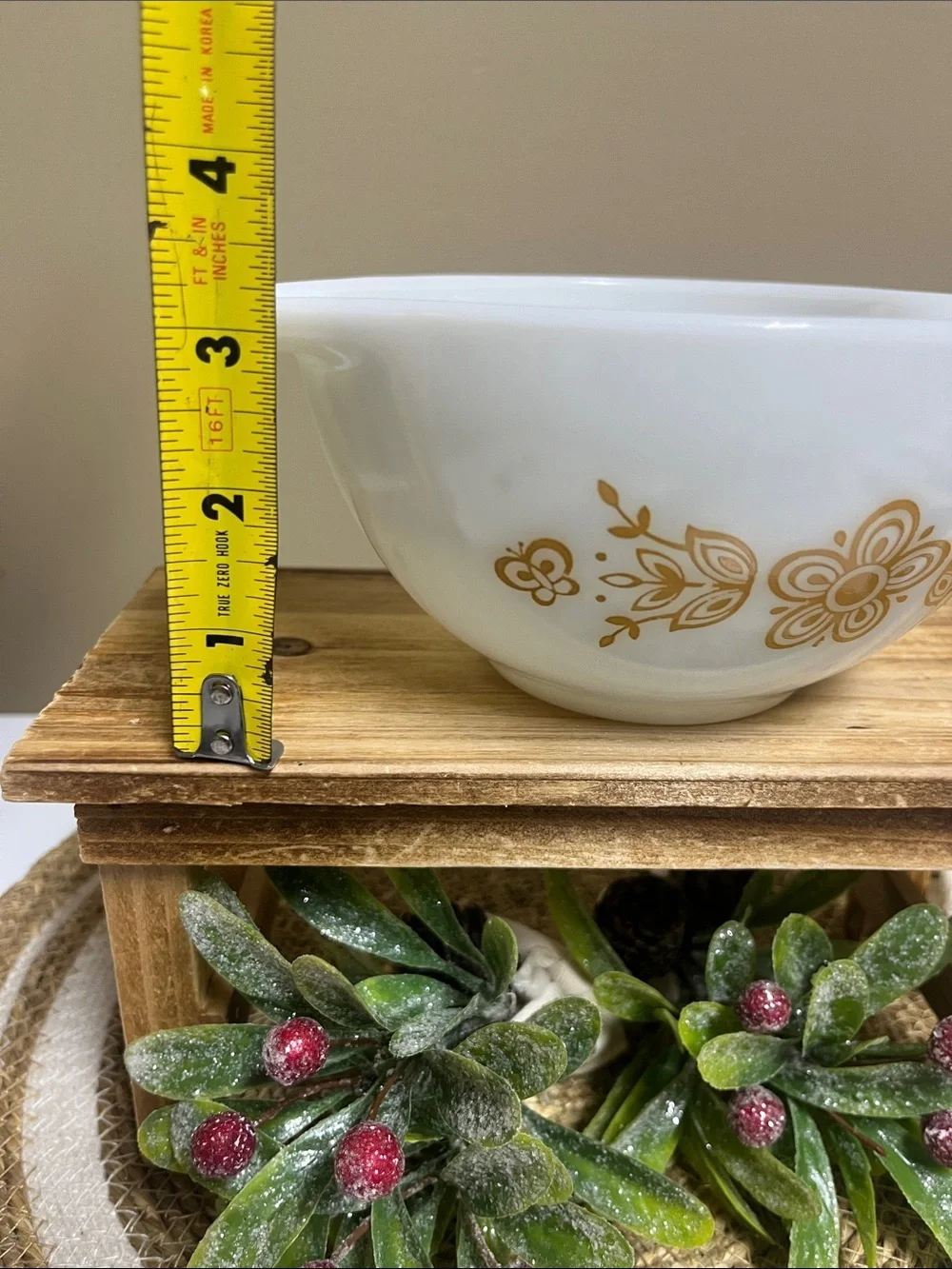 Pyrex 441 Butterfly Gold 1.5 pt mixing Bowl in good condition